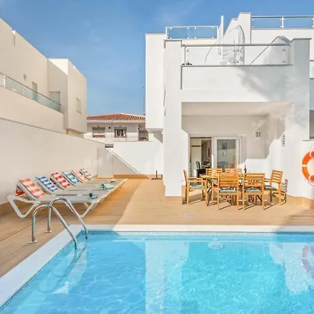 Sleeps 6 With Pool Air Con And Wifi