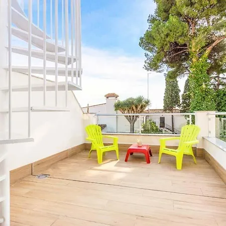 Villa Sleeps 6 With Pool Air Con And Wifi *