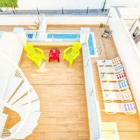 Sleeps 6 With Pool Air Con And Wifi *