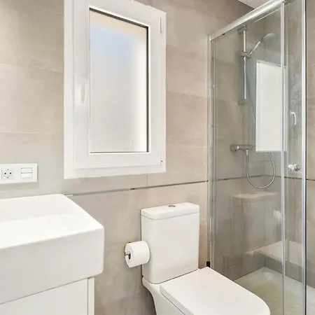 Villa Sleeps 6 With Pool Air Con And Wifi *