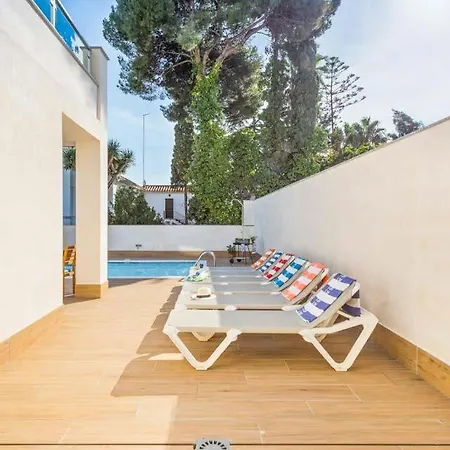 Sleeps 6 With Pool Air Con And Wifi Nerja