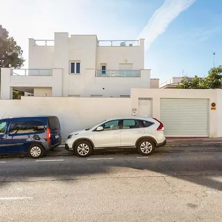 Sleeps 6 With Pool Air Con And Wifi Nerja