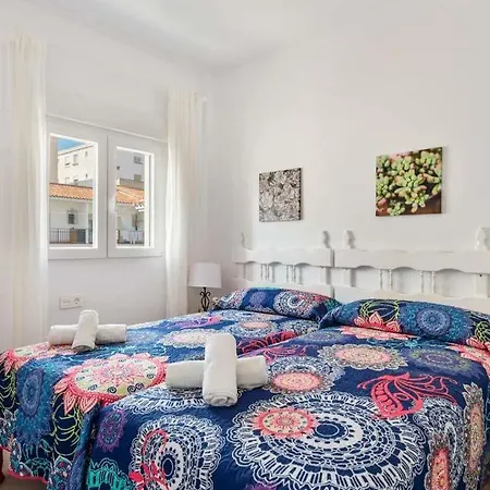 Sleeps 6 With Pool Air Con And Wifi Nerja